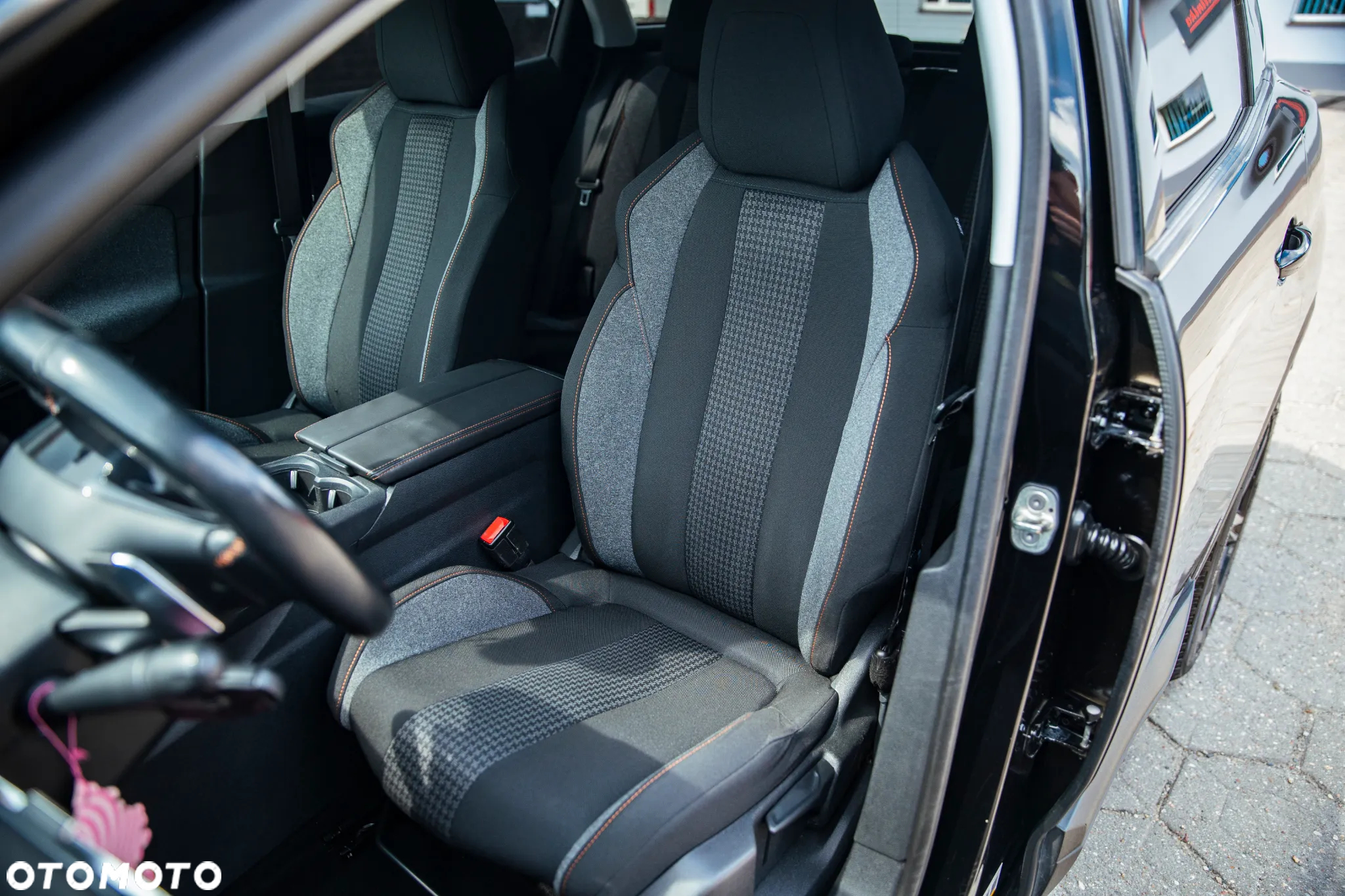 Peugeot 3008 1.6 BlueHDi Active S&S EAT6 - 32