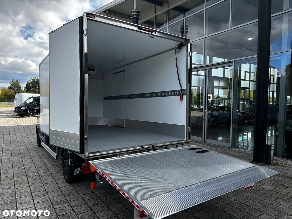 Mercedes-Benz Sprinter - 38
