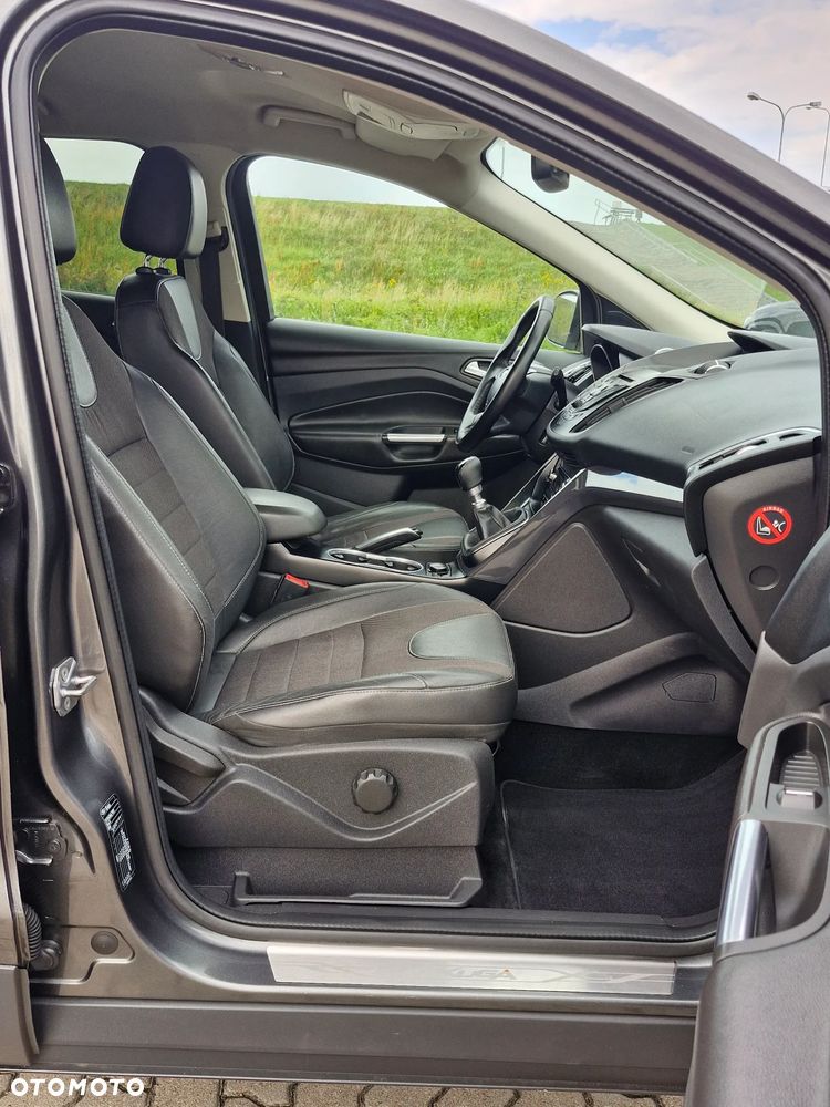 Ford Kuga 2.0 TDCi 2x4 Titanium - 17