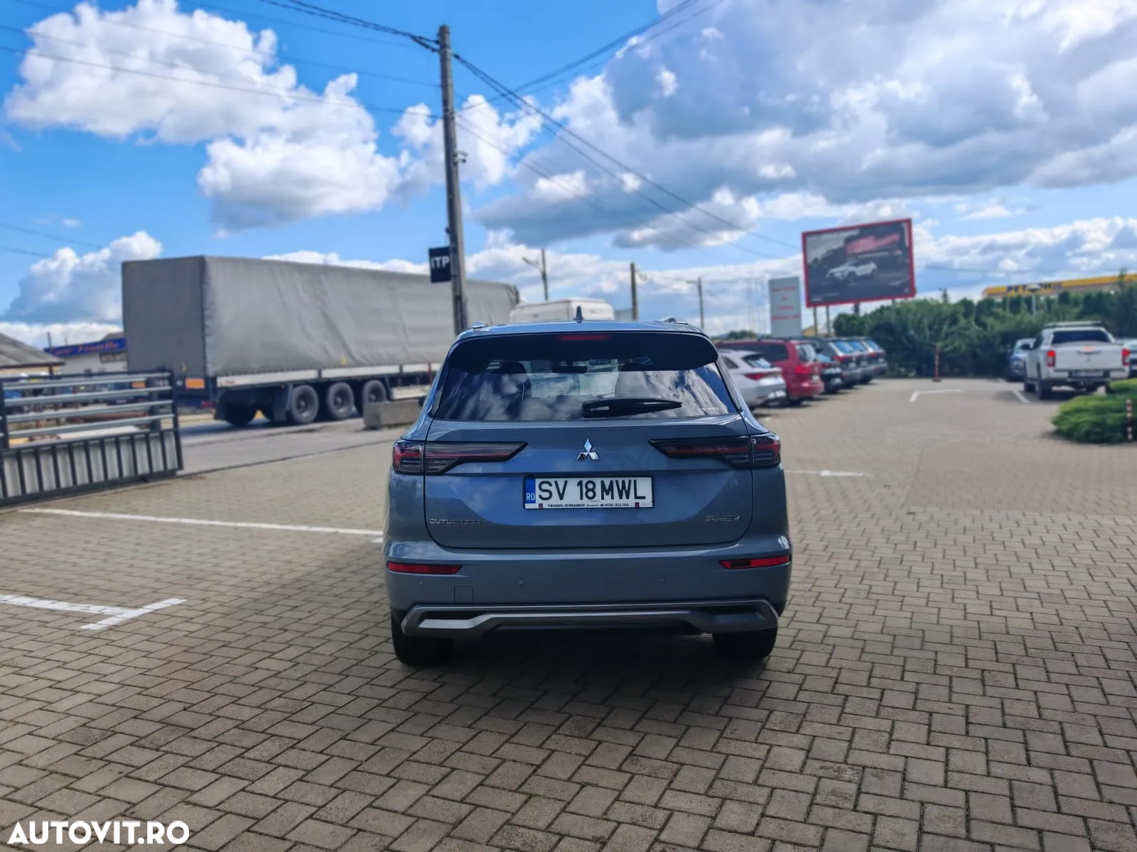 Mitsubishi Outlander 2.4 4WD Plug-In Hybrid - 8