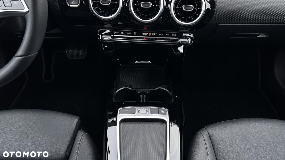 Mercedes-Benz CLA 200 7G-DCT - 19