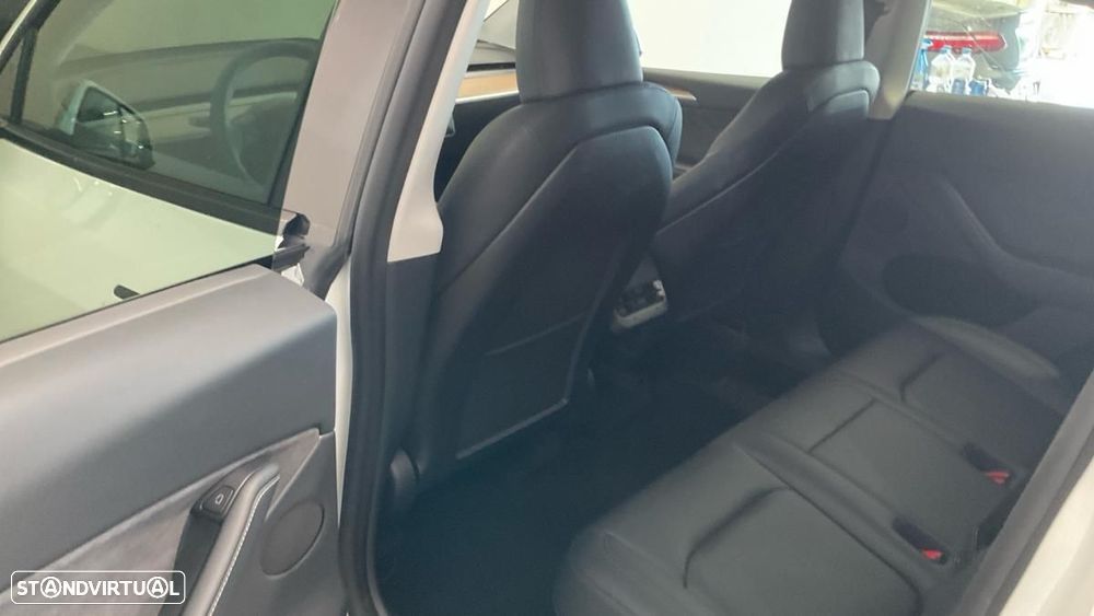 Tesla Model Y Performance Dual Motor AWD - 6