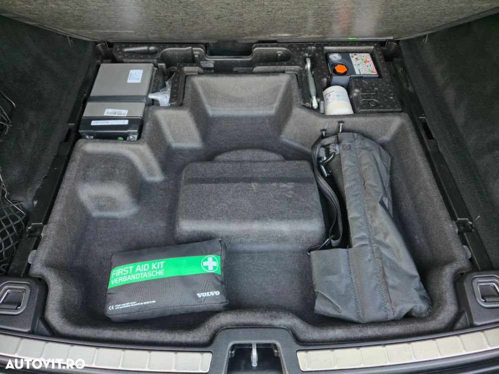 Volvo XC 60 B4 D AWD Geartronic Inscription - 28