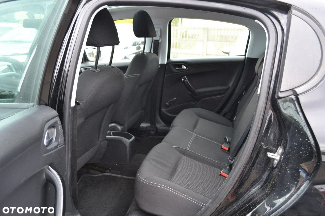 Peugeot 208 1.2 PureTech Allure - 8