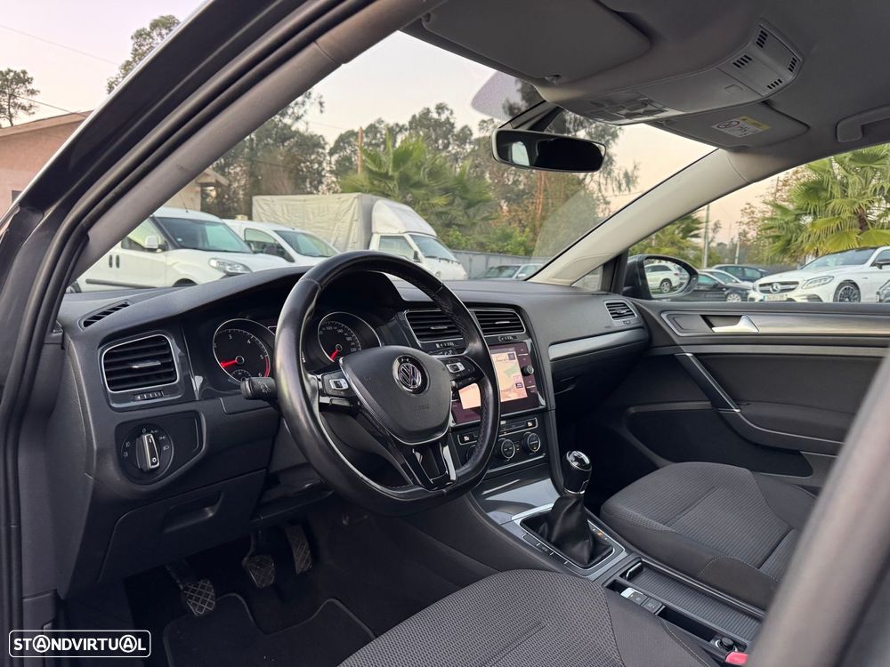 VW Golf Variant 1.6 TDi Confortline - 19