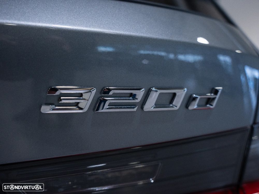 BMW 320 d Touring Pack Desportivo M Auto - 27