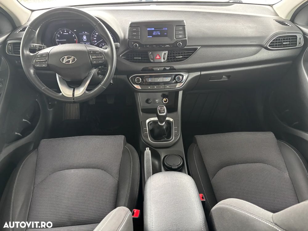 Hyundai i30 1.5 110CP 5DR M/T Comfort - 12