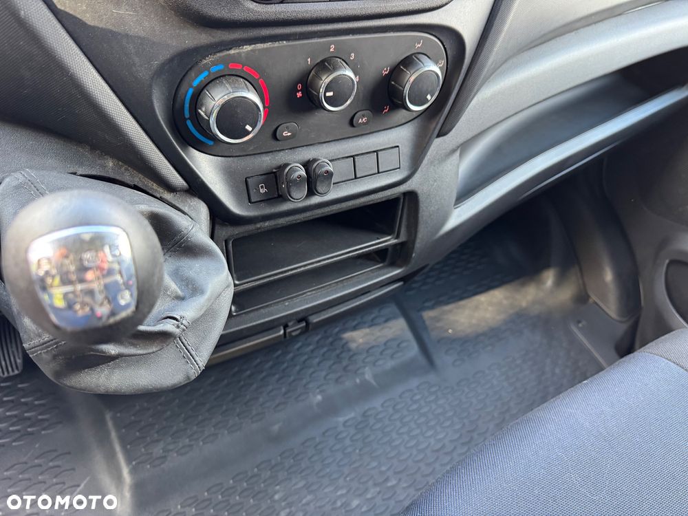 Iveco DAILY 35 C 15 BLASZAK Motor 3.0 Litry KLIMA - 11