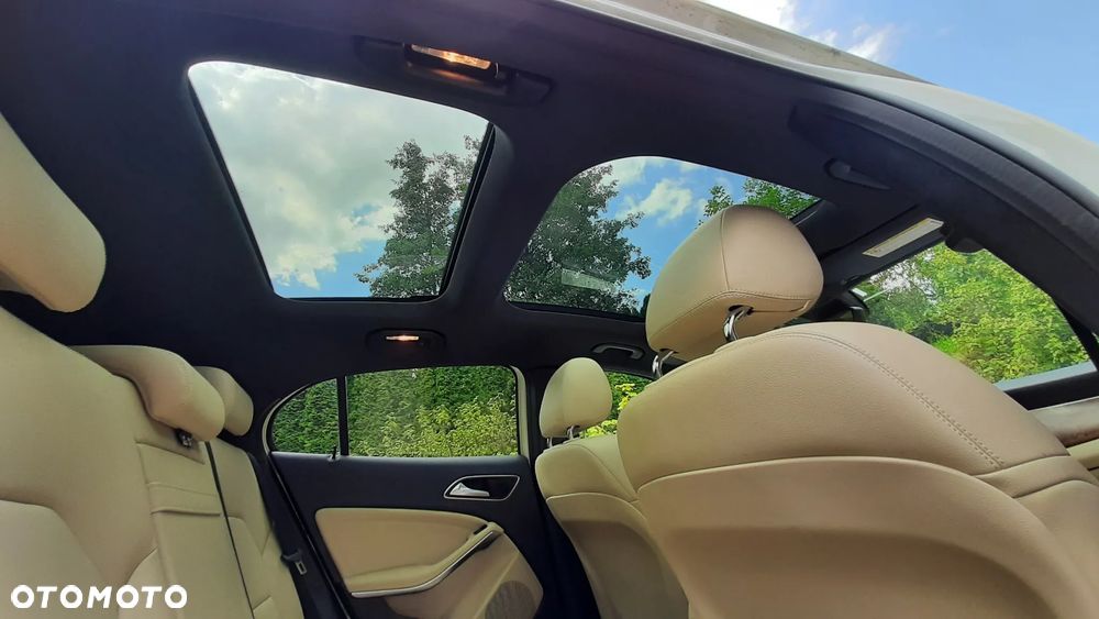 Mercedes-Benz GLA 250 4Matic 7G-DCT - 5
