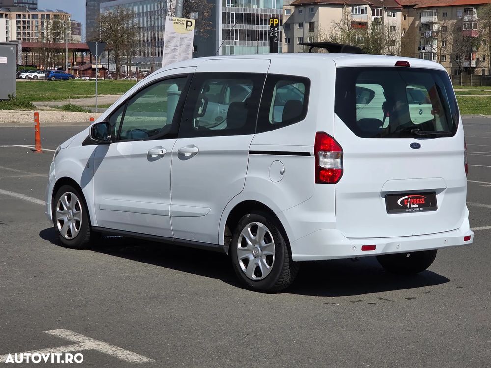 Ford Tourneo Courier 1.5 TDCi Titanium - 4