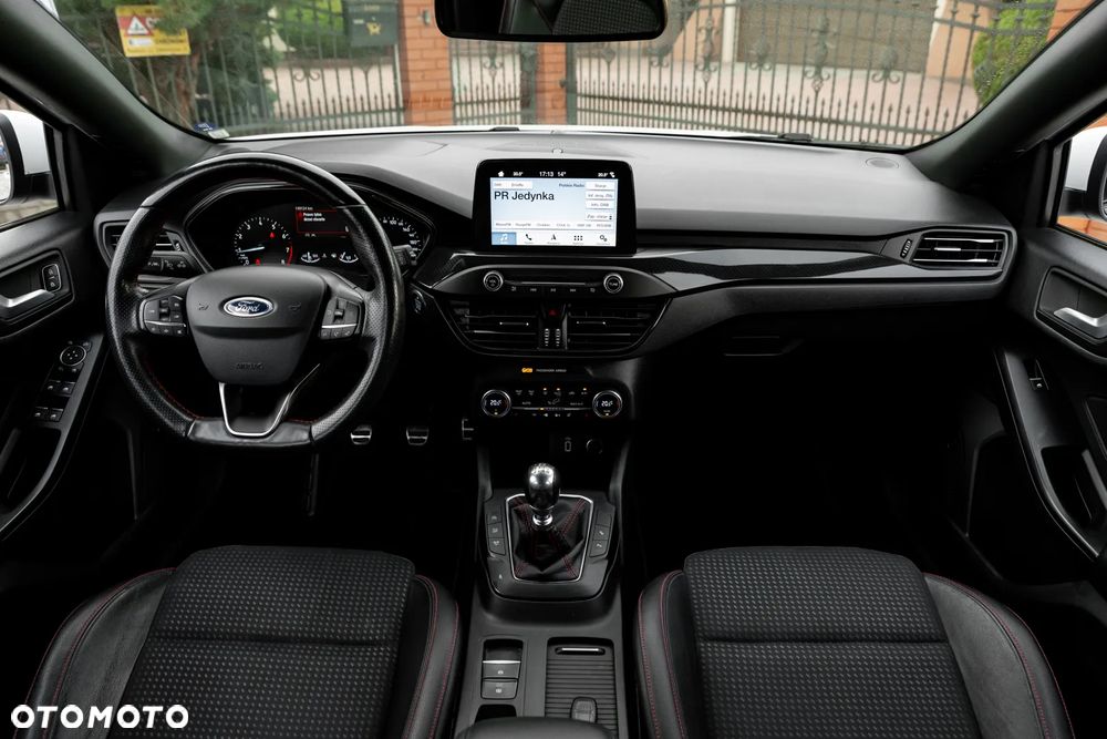 Ford Focus 1.0 EcoBoost Start-Stopp-System ST-LINE STYLE - 28