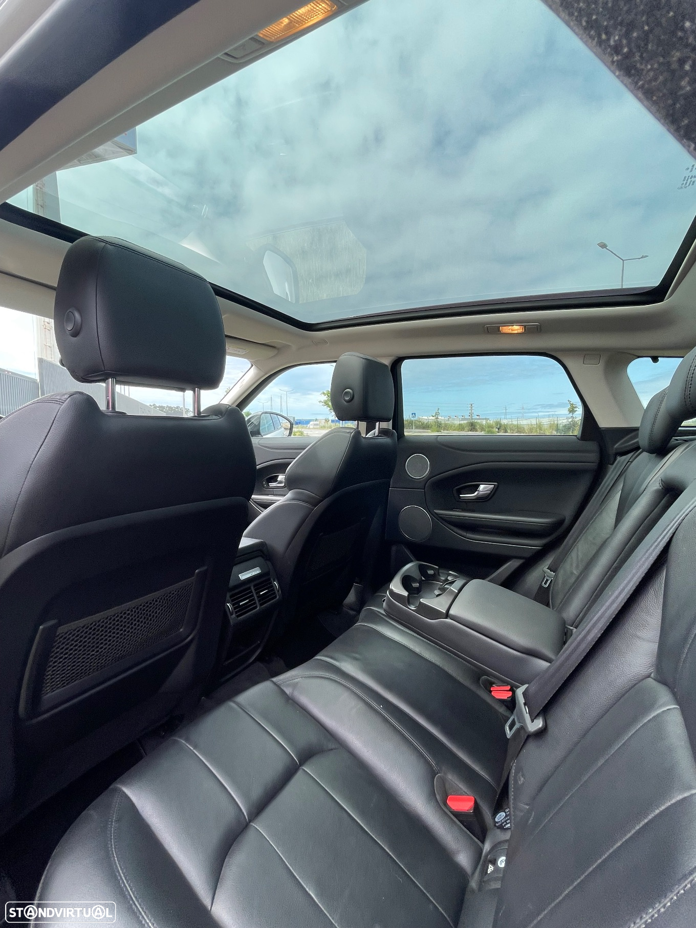 Land Rover Range Rover Evoque 2.0 D150 AWD R-Dynamic Auto - 8
