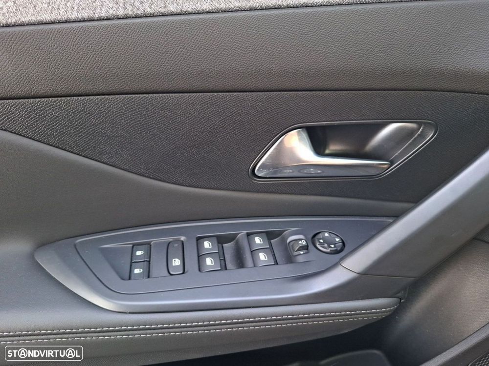 Peugeot 308 SW 1.2 Hybrid Allure e-DCS6 — fotografia 27