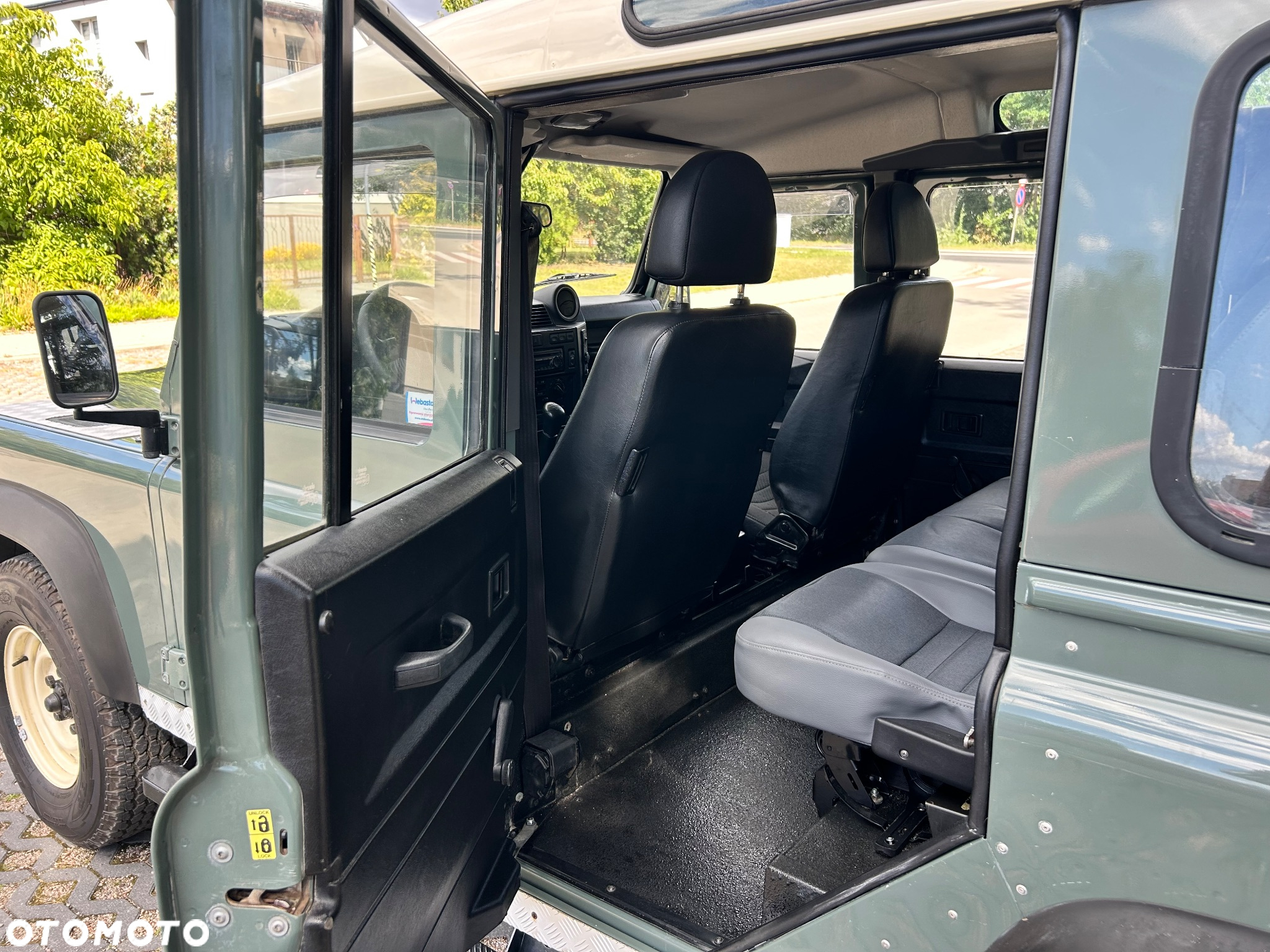 Land Rover Defender 110 2.4 TD4 SE - 10