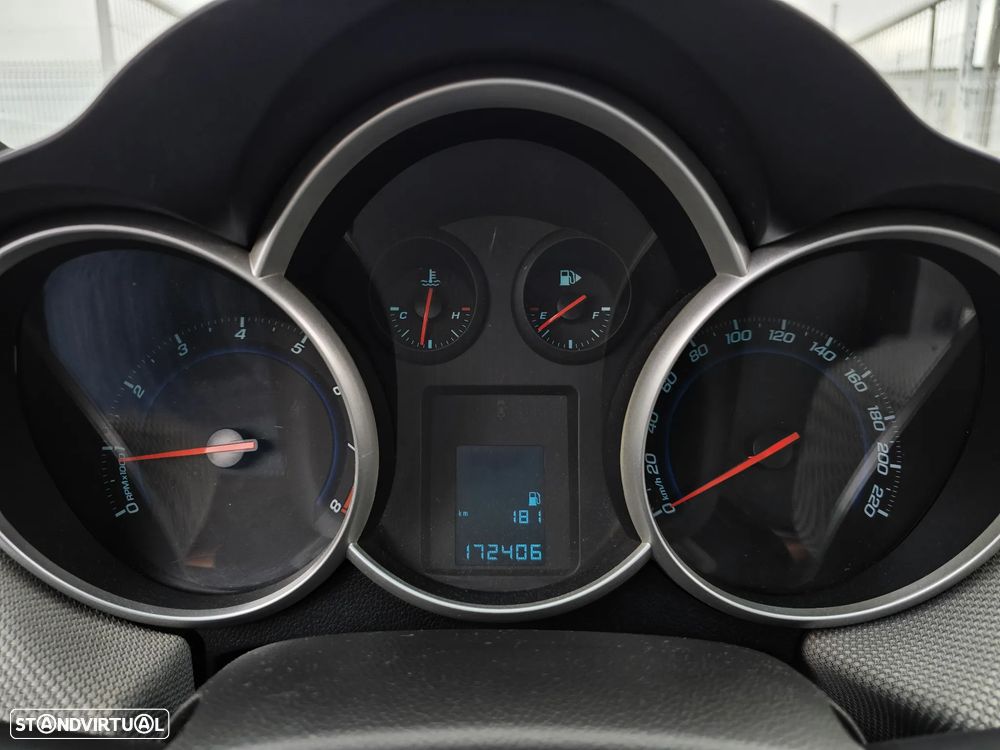 Chevrolet Cruze 1.6 LS - 26