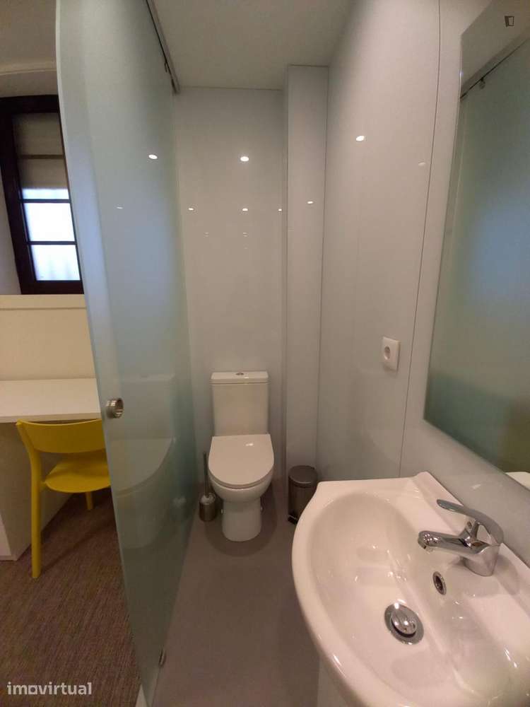 Quarto - localizado em Paranhos Porto - Grande imagem: 3/21