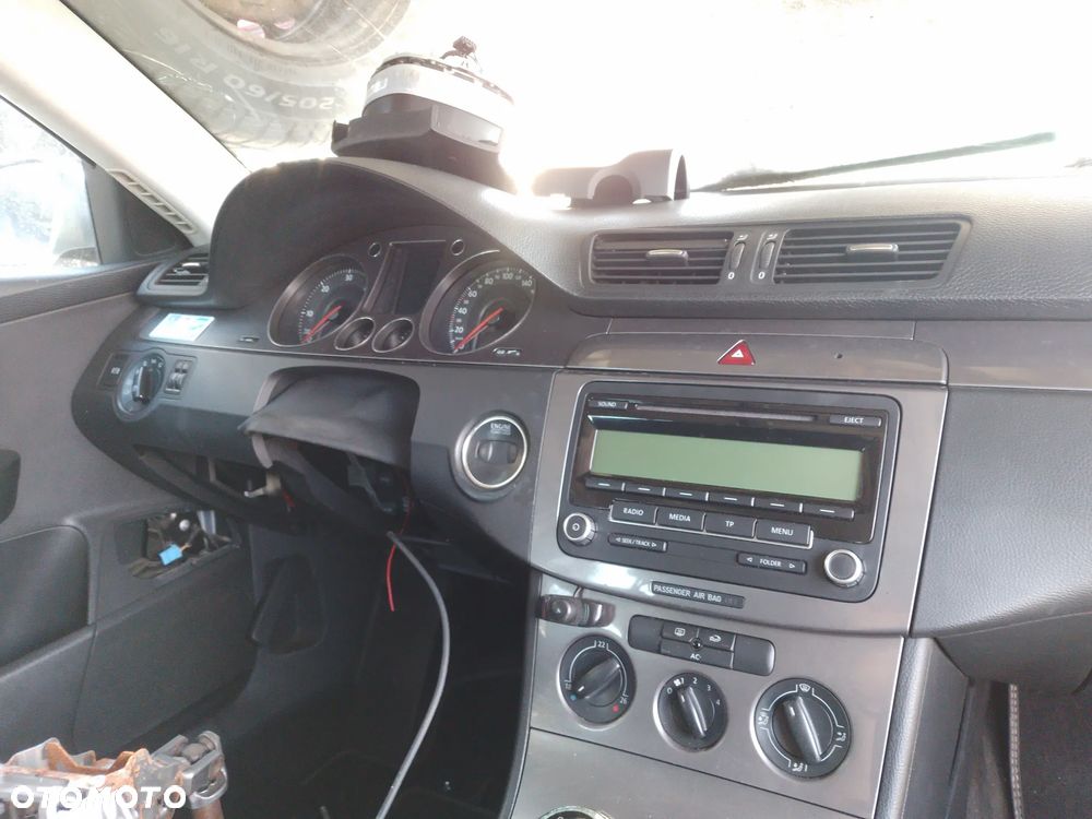 VW PASSAT B6 05-09r - RADIO - 16