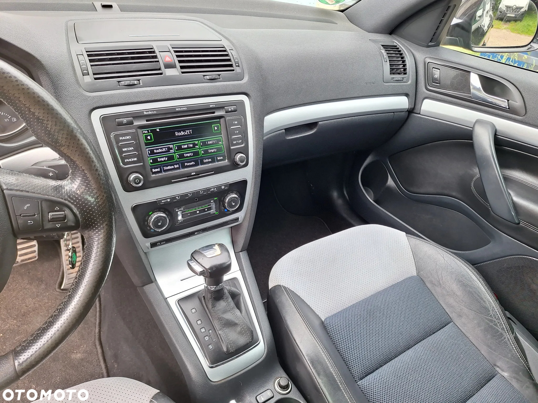Skoda Octavia Combi 2.0 TDI CR DPF DSG RS - 12