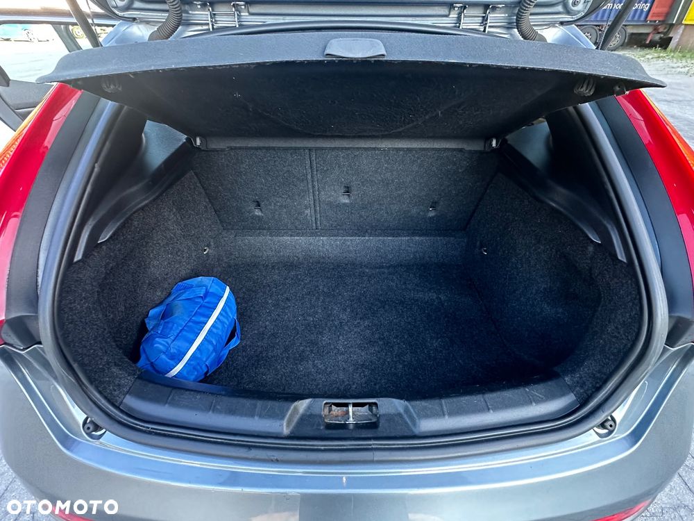 Volvo V40 D2 Drive-E R-Design Momentum - 13