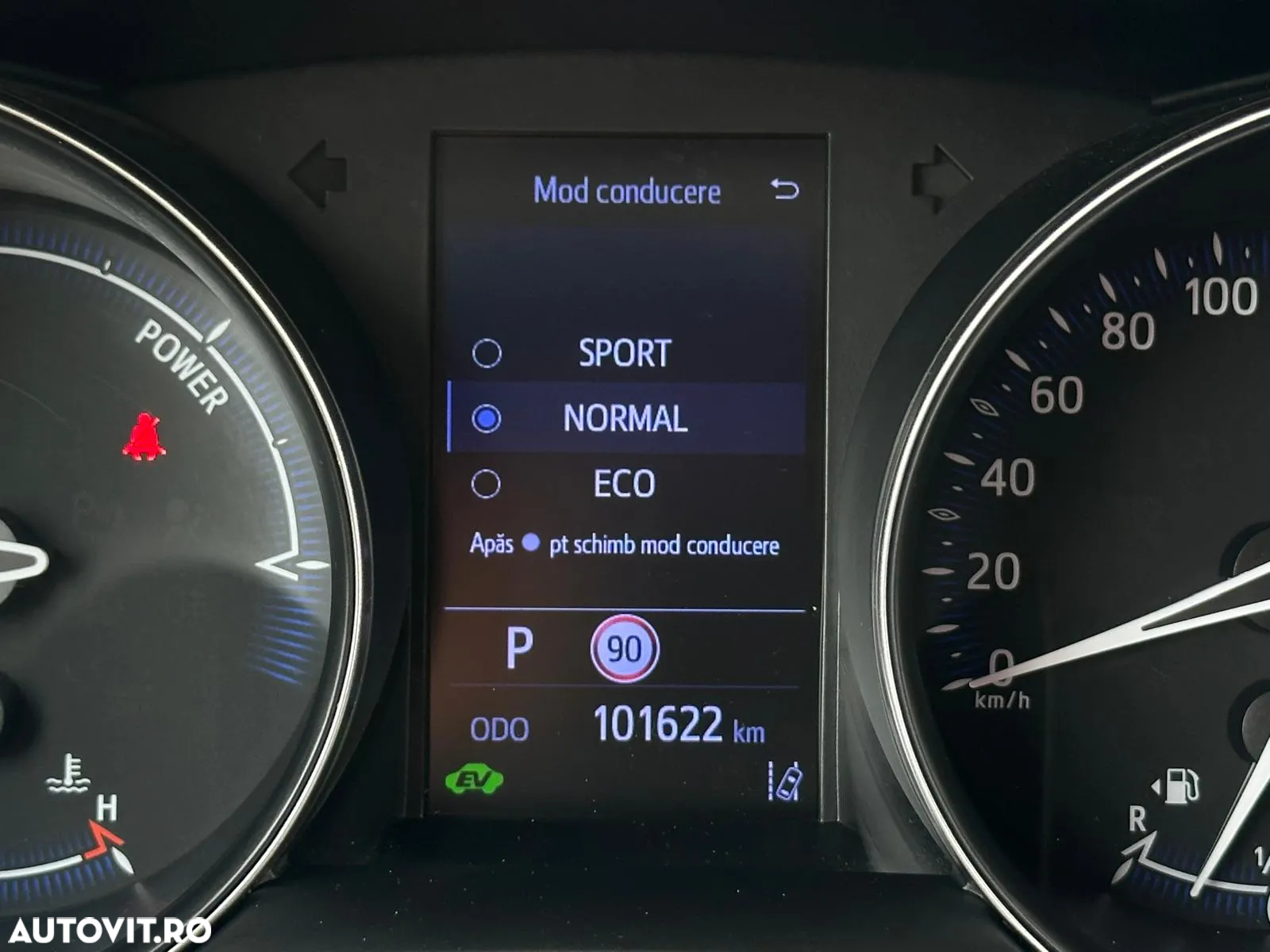 Toyota C-HR 2.0 HSD 184 CP 4x2 CVT Classy Bi-Tone - 35