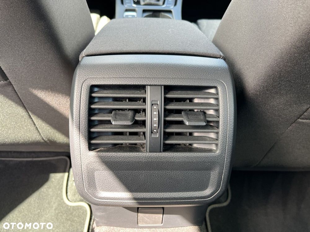 Volkswagen Passat Variant 1.5 TSI EVO Business DSG - 16