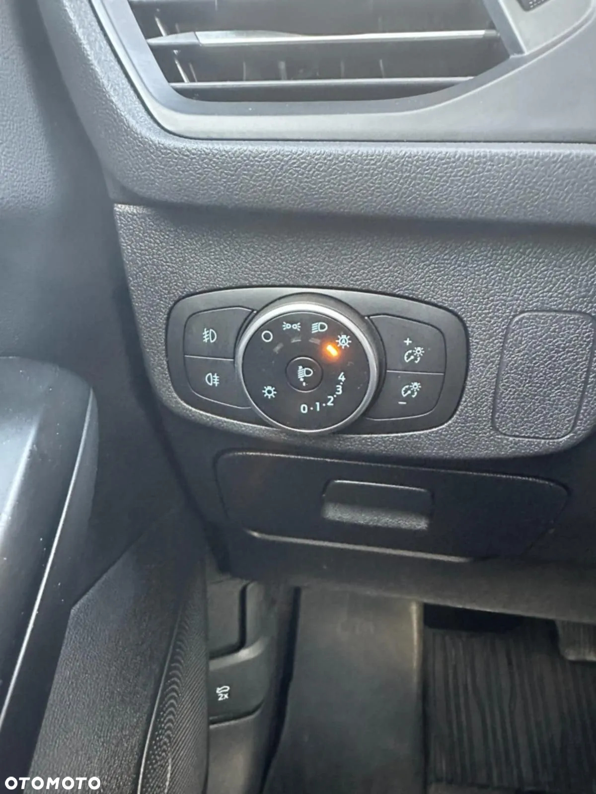 Ford Focus 1.5 EcoBlue Start-Stopp-System COOL&CONNECT - 27