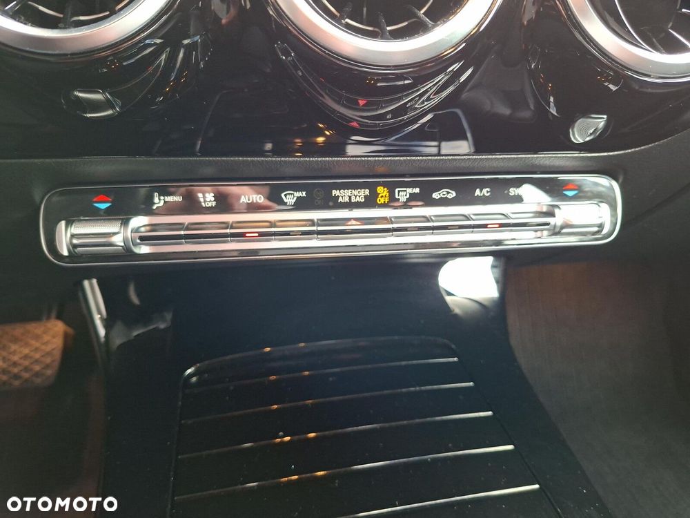 Mercedes-Benz CLA 200 Progressive 7G-DCT - 25