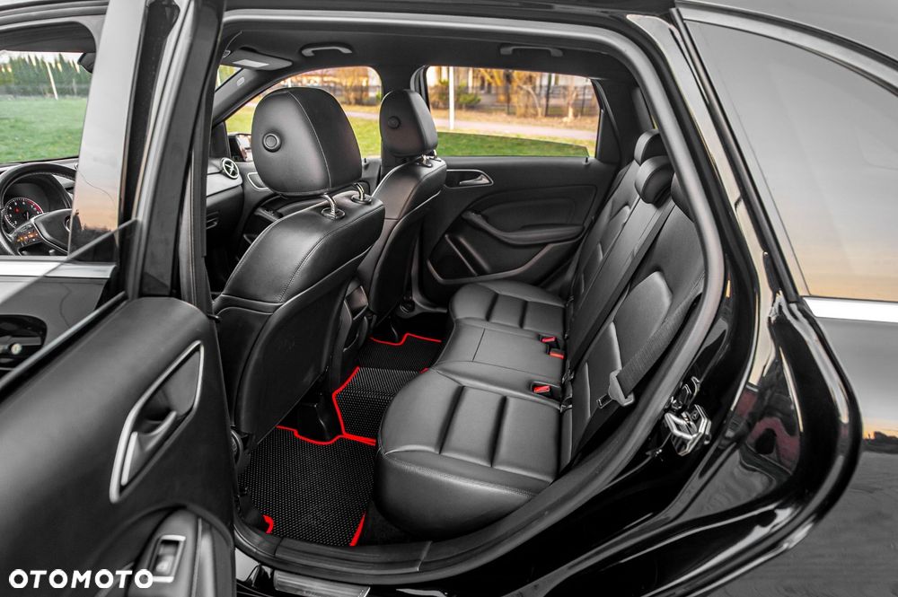 Mercedes-Benz Klasa B 200 UrbanStyle Edition - 22