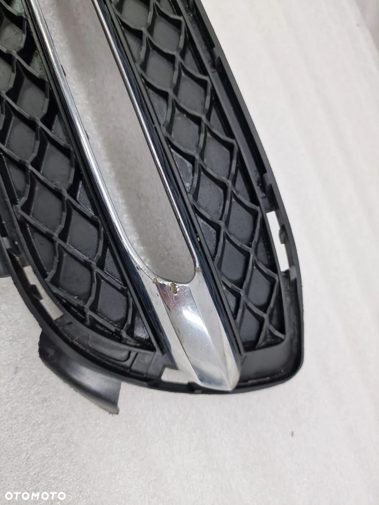 MERCEDES E-KLASSA W212 09- PRAWA KRATKA BOCZNA ZDERZAKA PRZEDNIEGO PRZÓD , NR A2128851823 , NR AUKCJI C/54 - 5