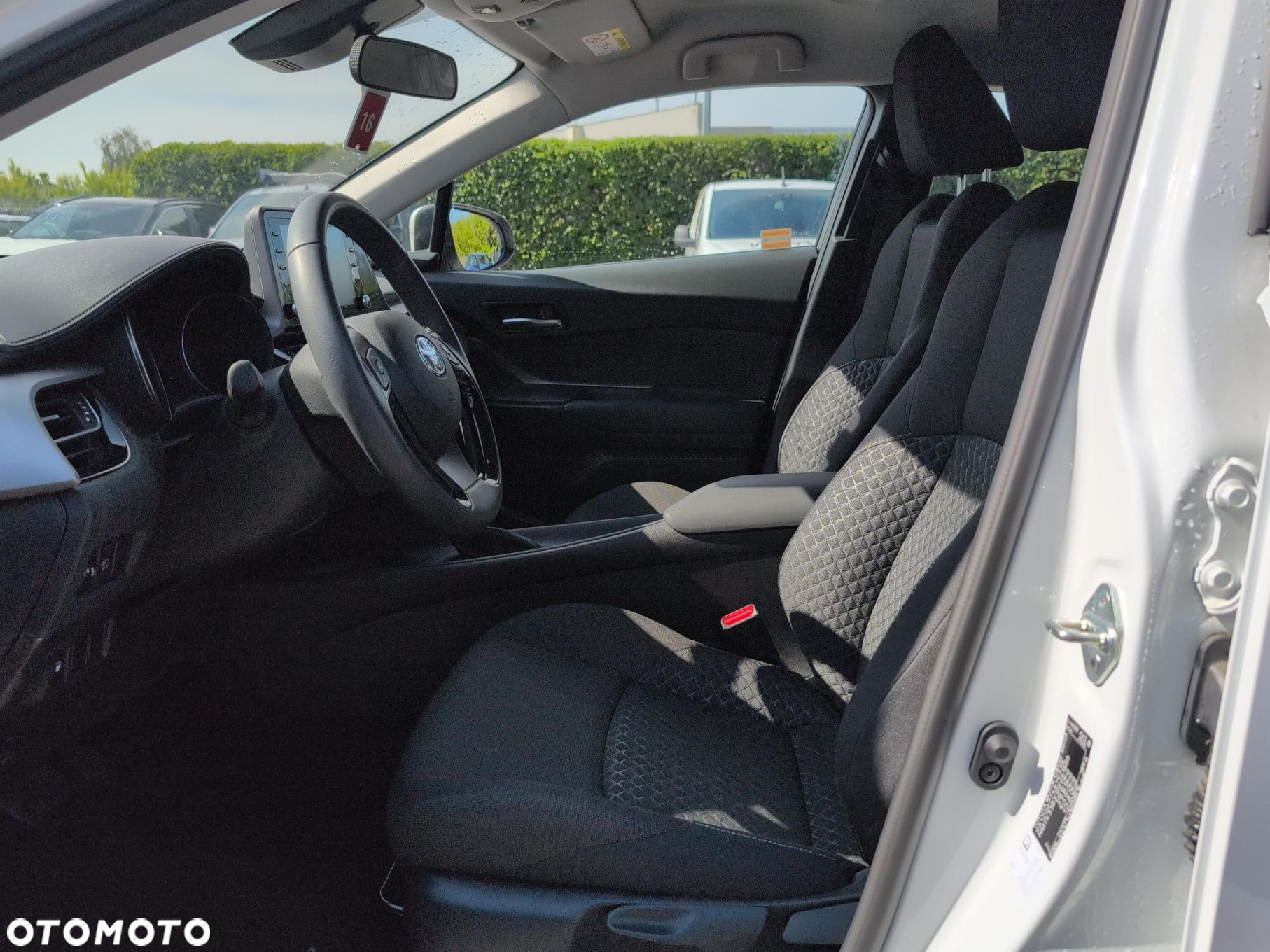 Toyota C-HR - 16