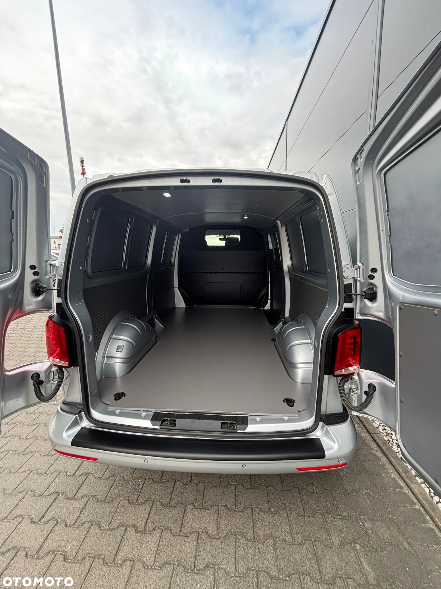 Volkswagen Transporter T6.1 TDI L2 DSG - 16