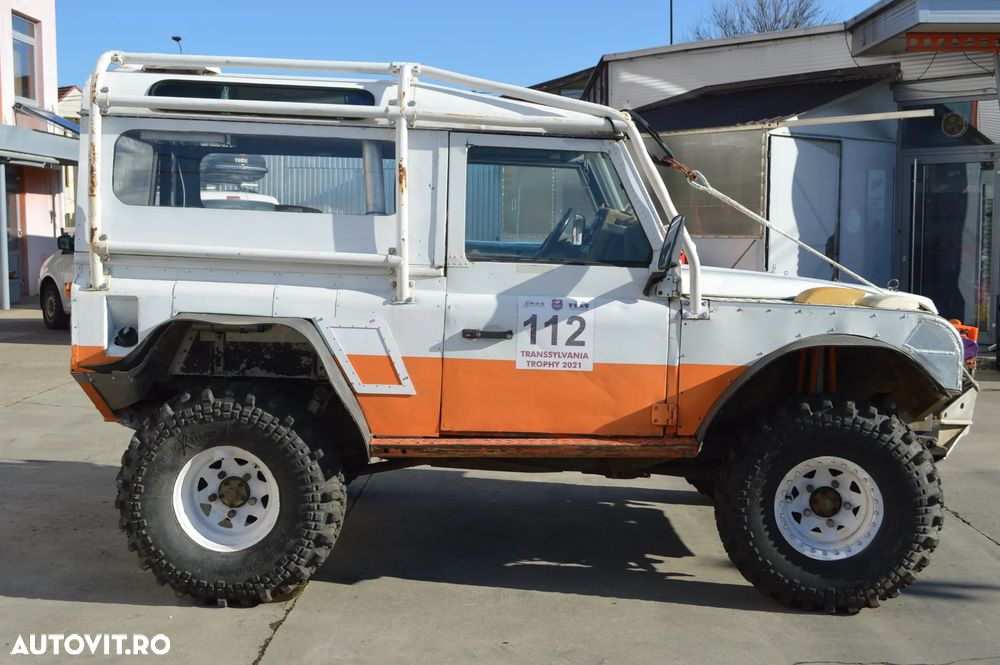 Land Rover Defender - 7