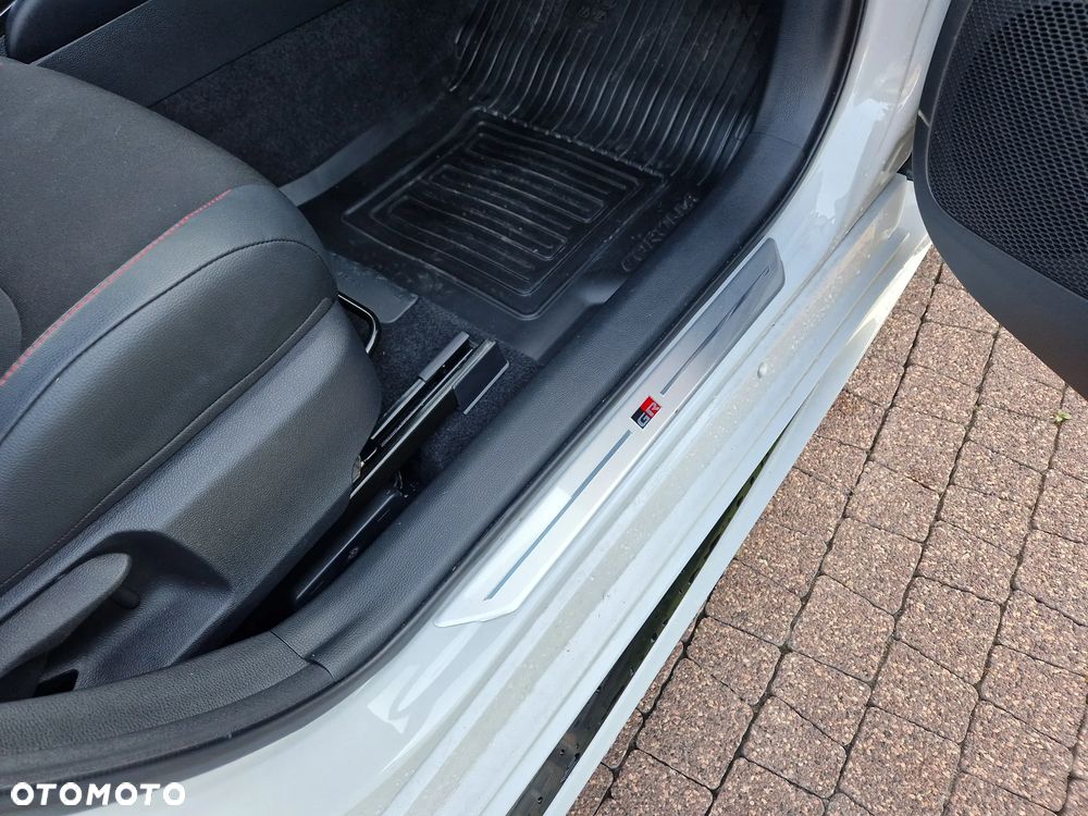 Toyota Corolla 2.0 Hybrid GR Sport Dynamic - 19