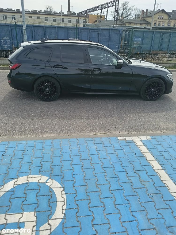 BMW Seria 3 318d mHEV - 10