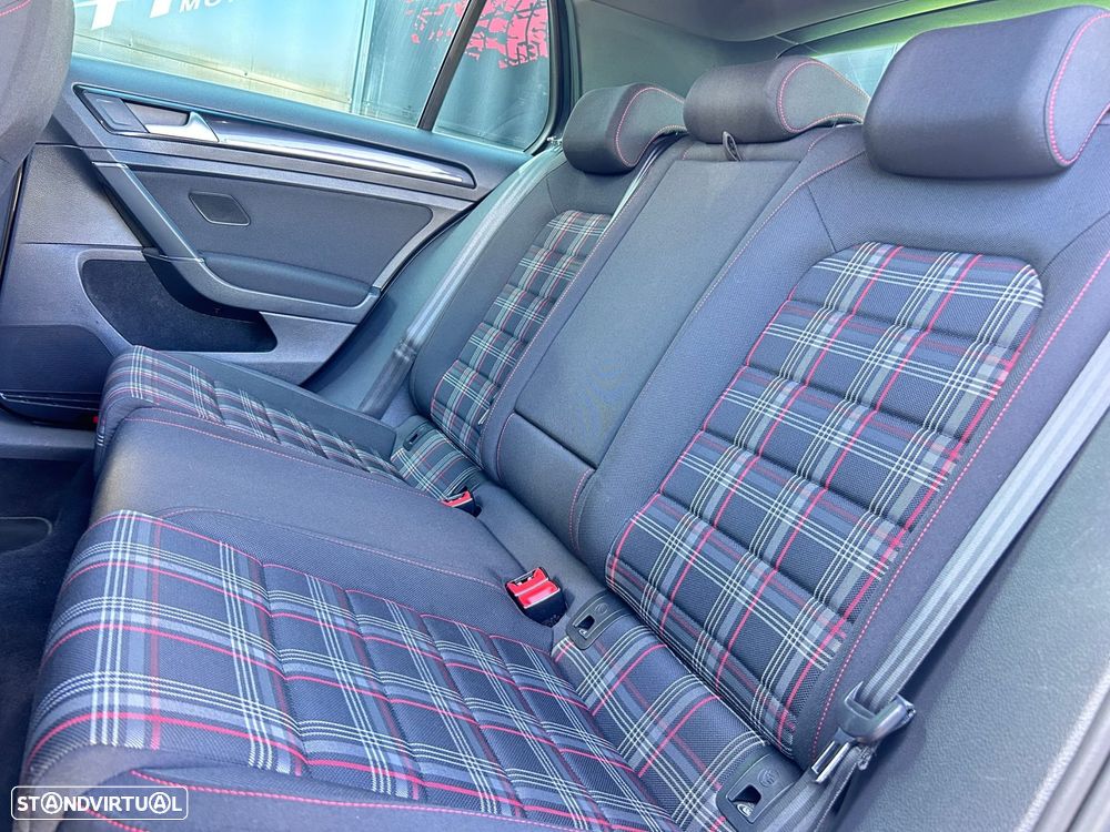 VW Golf 2.0 TSi GTi DSG Performance - 44