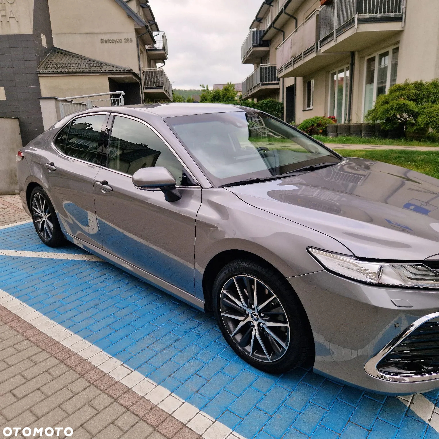Toyota Camry 2.5 Hybrid Executive CVT - 3
