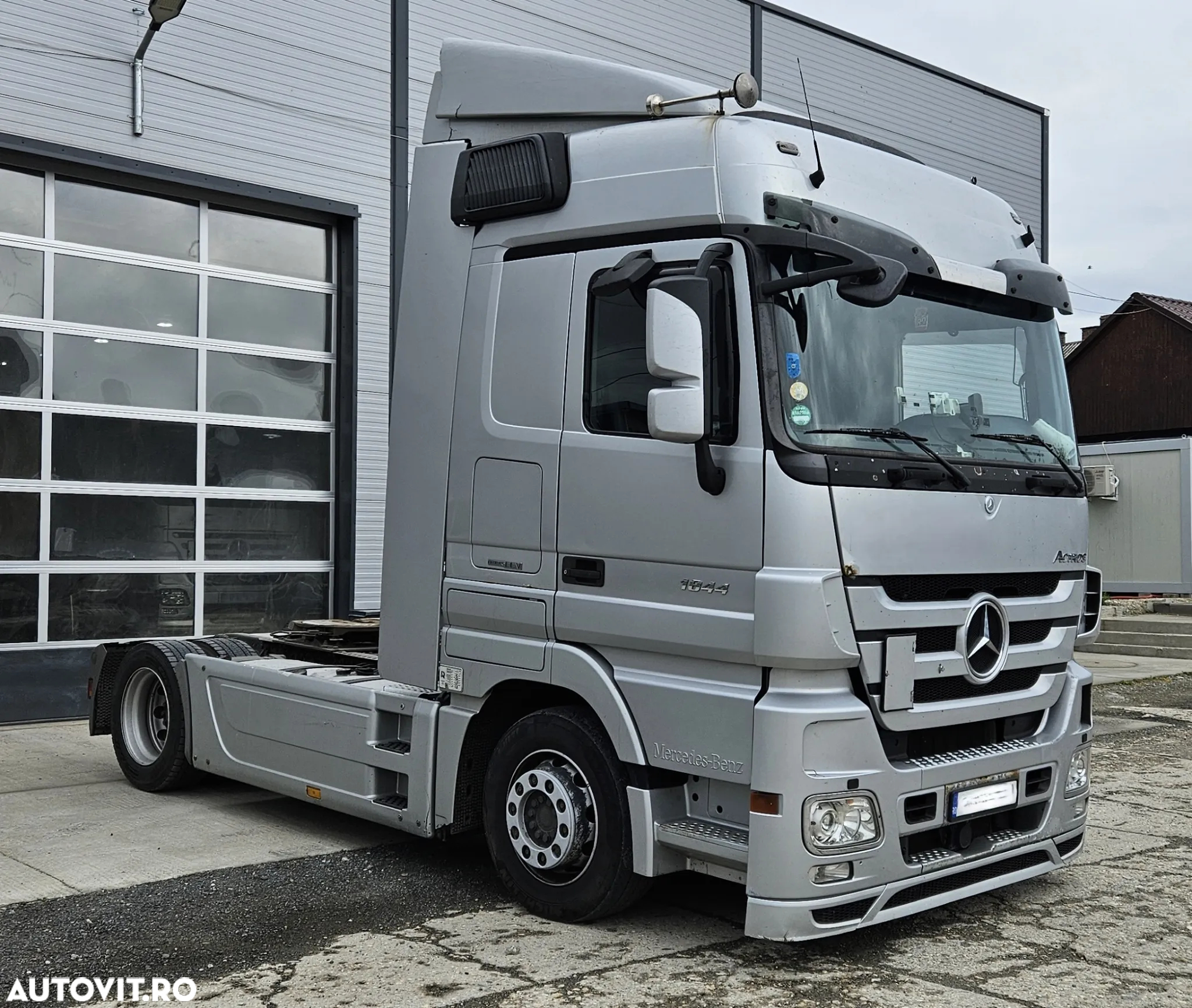 Mercedes-Benz 32 ACTROS - 2