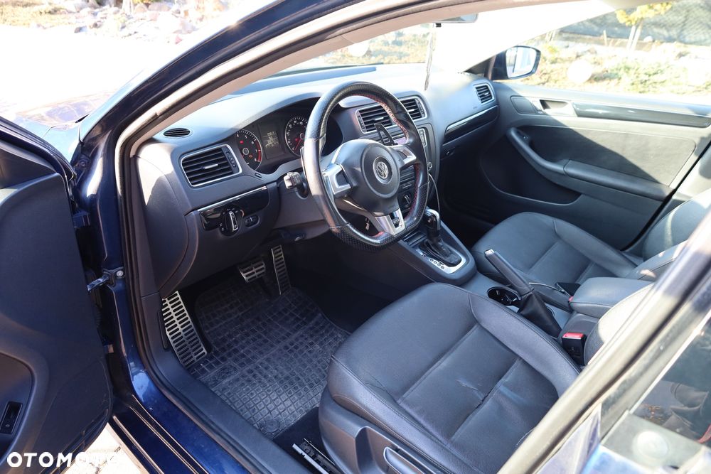 Volkswagen Jetta - 14