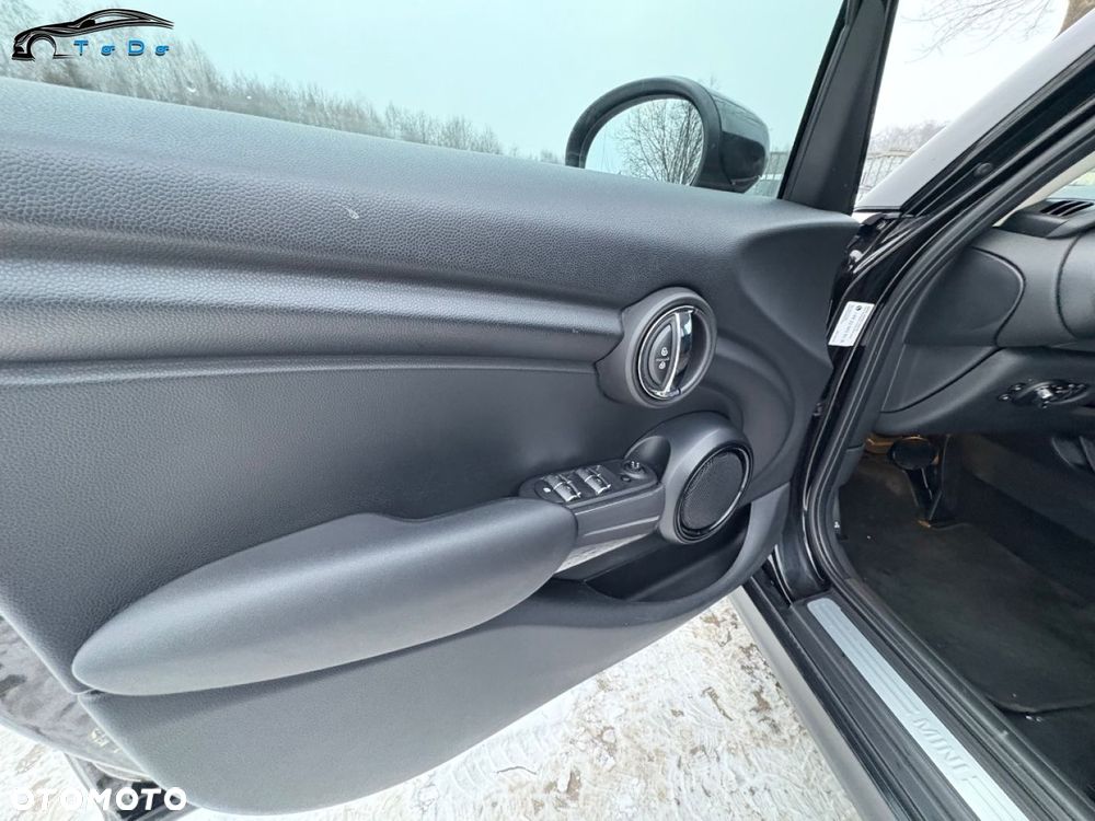 MINI Cooper Seven Chili - 23