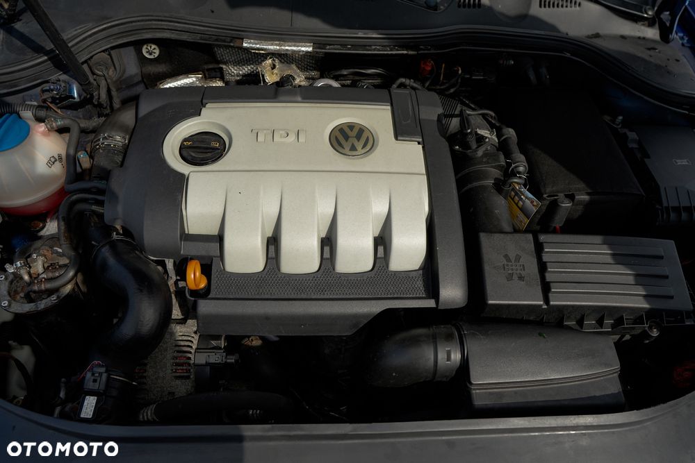 Volkswagen Passat 2.0 TDI DPF Comfortline - 14