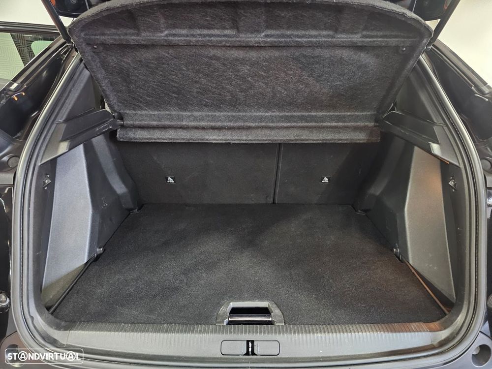 Peugeot 2008 1.2 PureTech Allure - 23