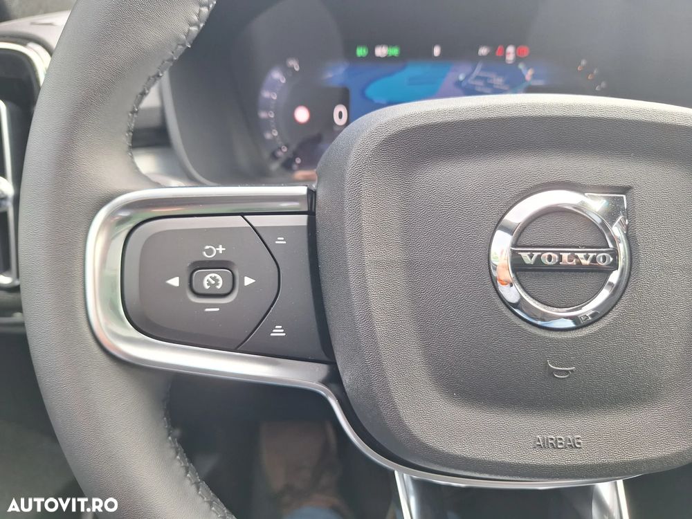 Volvo XC 40 B4 AT FWD MHEV Ultimate Dark - 23