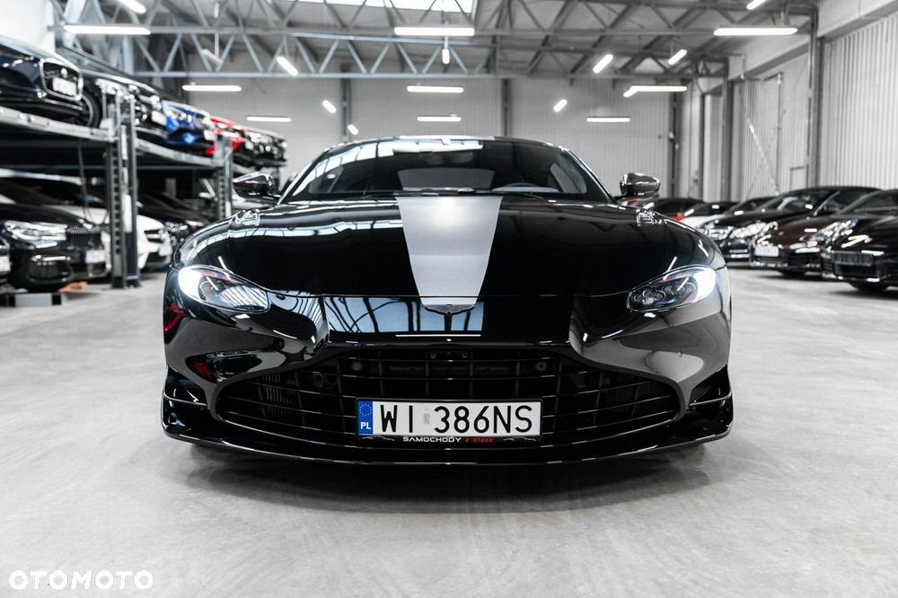 Aston Martin Vantage - 5