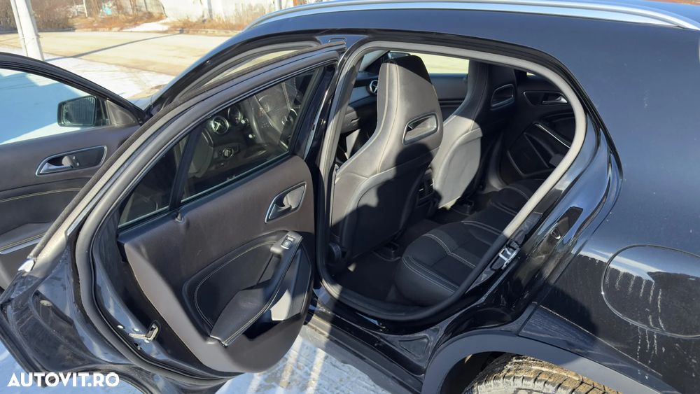 Mercedes-Benz GLA 180 7G-DCT StreetStyle - 14