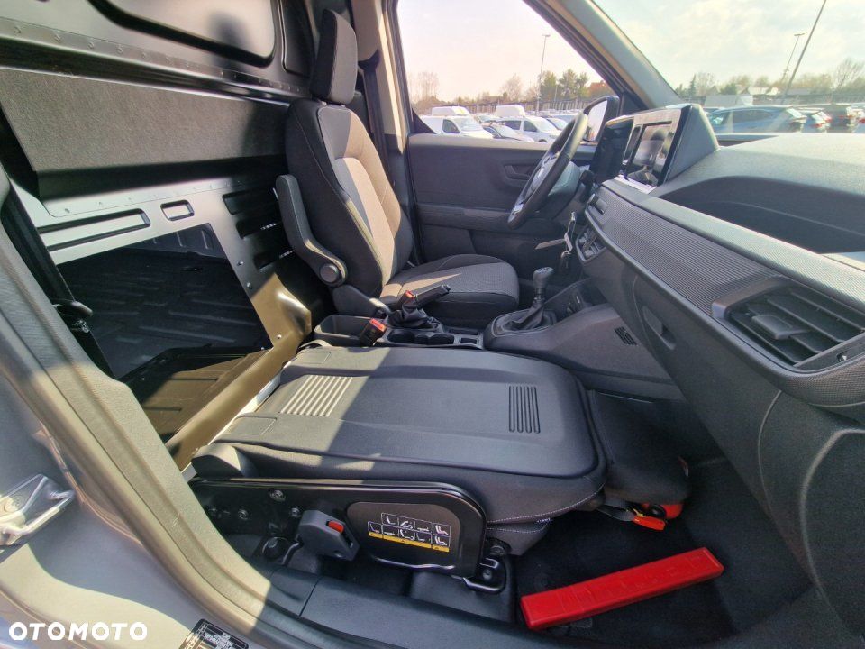 Ford Transit Courier - 12