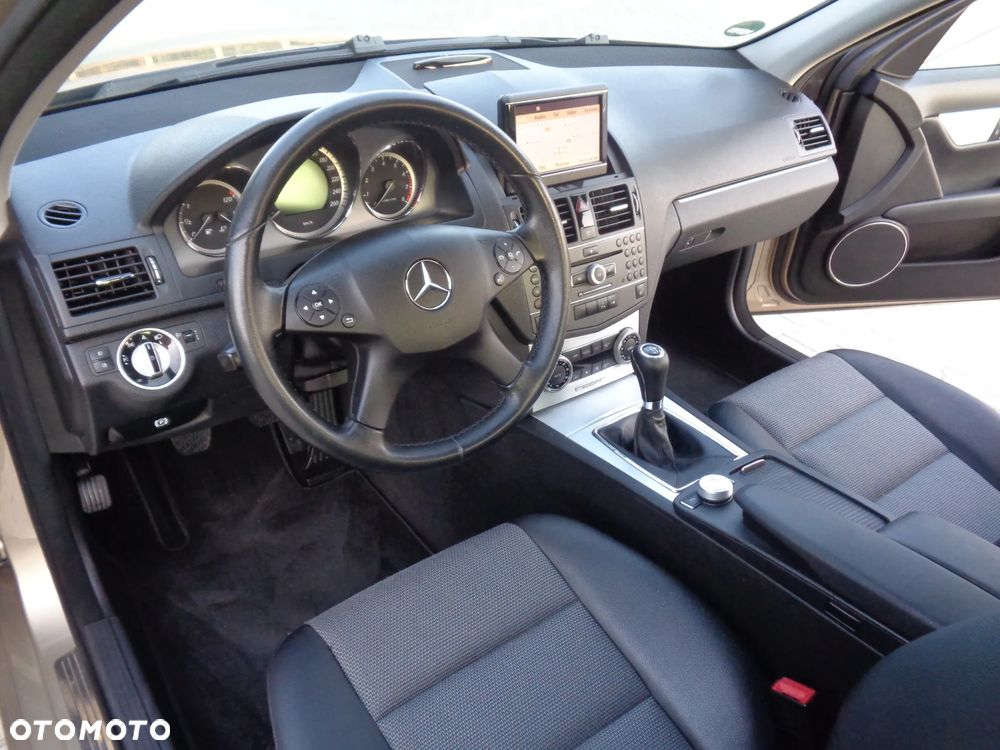 Mercedes-Benz Klasa C 200 (BlueEFFICIENCY) Avantgarde - 12