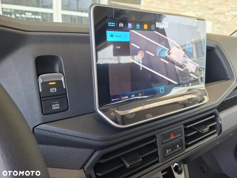 Volkswagen Crafter 35 Furgon, BRYGADÓWKA 7 osobowa, z wysokim dachem silnik: 2,0 l EURO VI SCR 140 KM / skrzynia biegów: Przedni napęd manualna 6-biegowa rozstaw osi: 4490 mm - 14