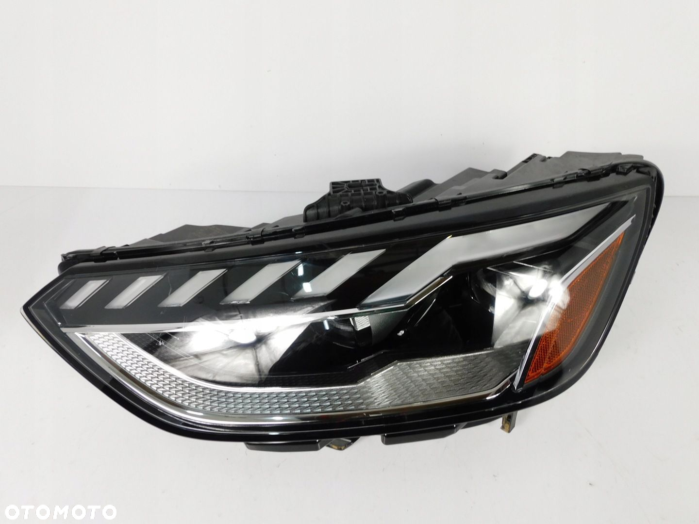 AUDI A4 B9 LIFT LAMPA LEWA MATRIX USA 8W0941035G - 2