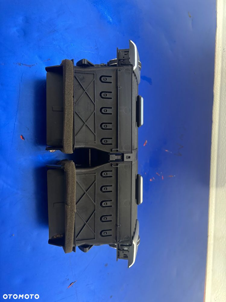 RANGE ROVER KRATKA NAWIEWU SRODKOWA - 2