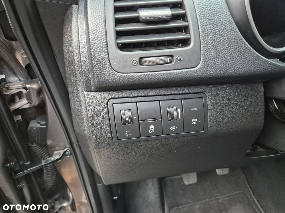 Kia Venga 1.4 CVVT ISG Vision - 30